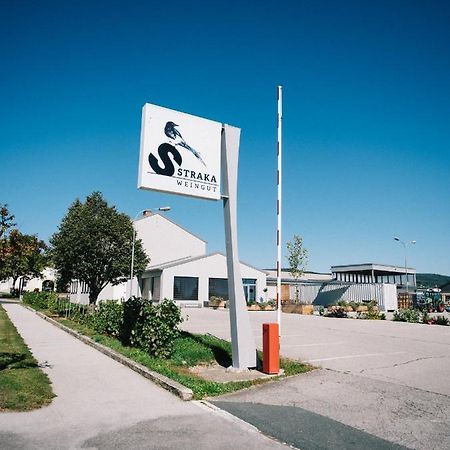 Weingut Straka Apartamento Rechnitz Exterior foto